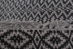 Voddenkleed - Lykke (gris/zwart-grijs)) -Tapijt Winkel lykkegra 11563.jpg